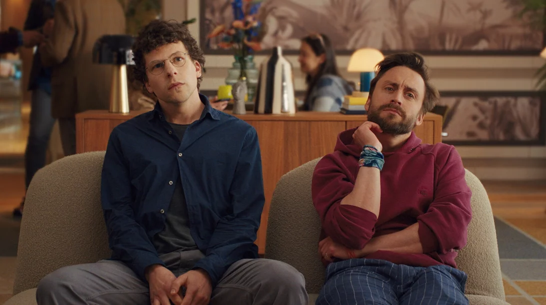 Κίραν Κάλκιν & Τζέσι Άιζενμπεργκ μιλούν για τον "Αληθινό Πόνο"