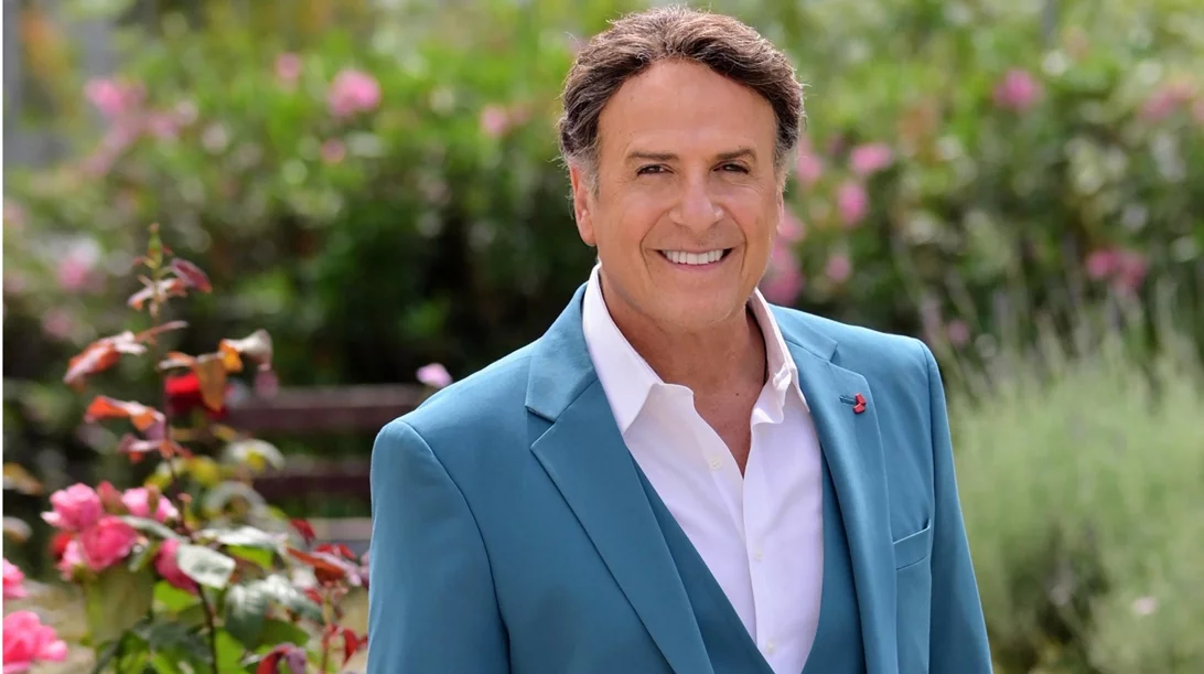 Για τον Χάρη Ρώμα, η ανάγκη να αισθανθούμε ορατοί είναι πιο βαθιά απ’ όσο νομίζουμε