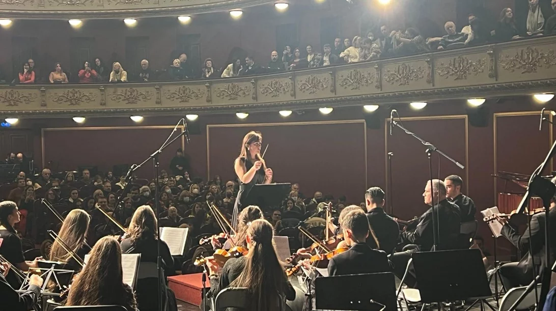 10 μουσικοί σταθμοί: Ενα αφιέρωμα για τους "Πειραιώτες" καλλιτέχνες