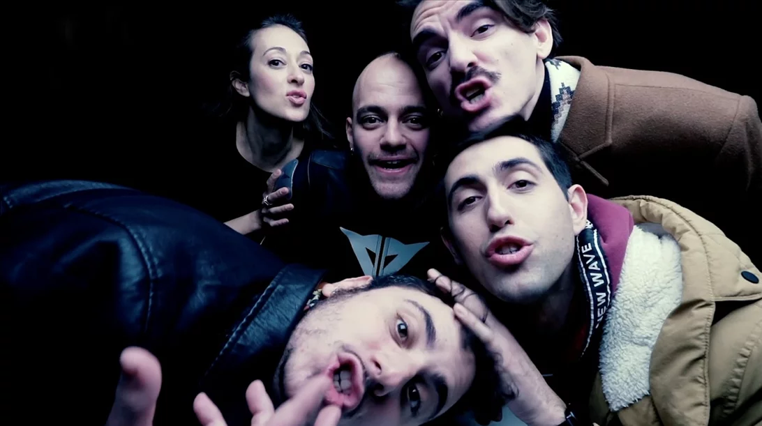 "Φτιάξε τη δυστυχία σου μόνος σου": Σε christmas edition επιστρέφει η μαύρη κωμωδία της Γεωργίας Ανδρέου