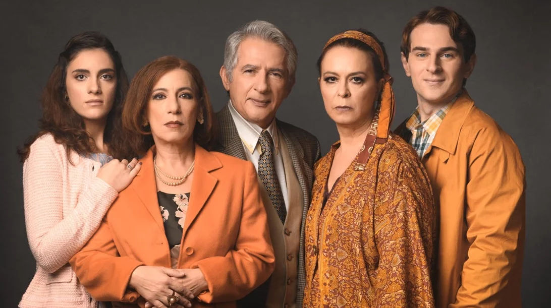 "Τρομεροί γονείς": Γιορτινή θεατρική έξοδος με μια δυνατή ιστορία για τις οικογενειακές σχέσεις