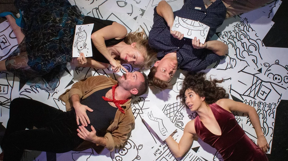 Το 'Noted' είναι ένα τρενάκι του λούνα παρκ επί σκηνής