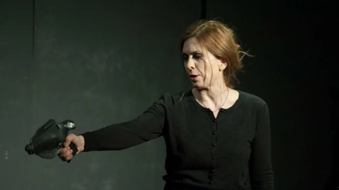 "Πόρνη από πάνω" η Κατερίνα Διδασκάλου ξανά στο θέατρο Μουσούρη