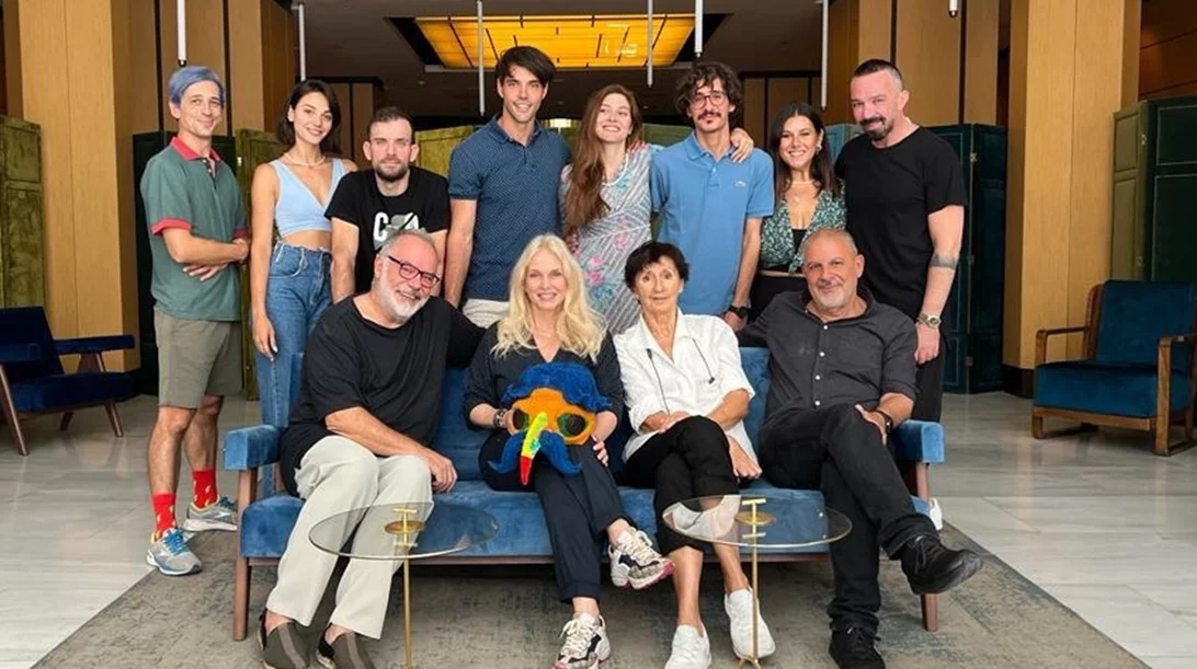 Ο Μάικ ο Φασολάκης κάνει "Πάρτυ!" στο θέατρο Ήβη