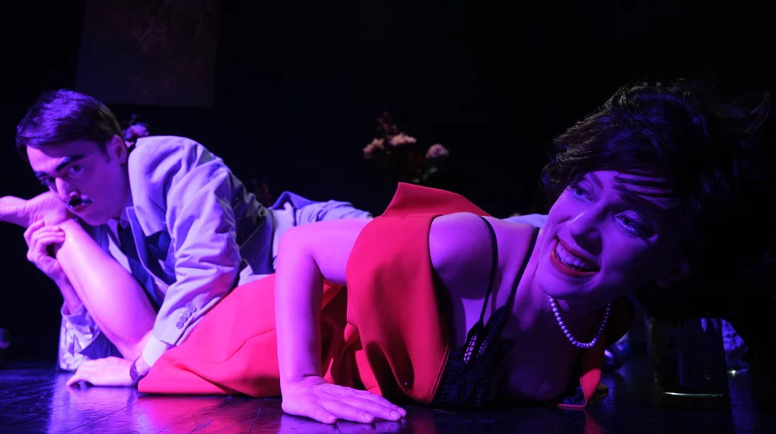 "Μαχαίρι στο κόκαλο": Επιστρέφει η παράσταση που δίνει νέα πνοή στο έργο του Κώστα Μουρσελά