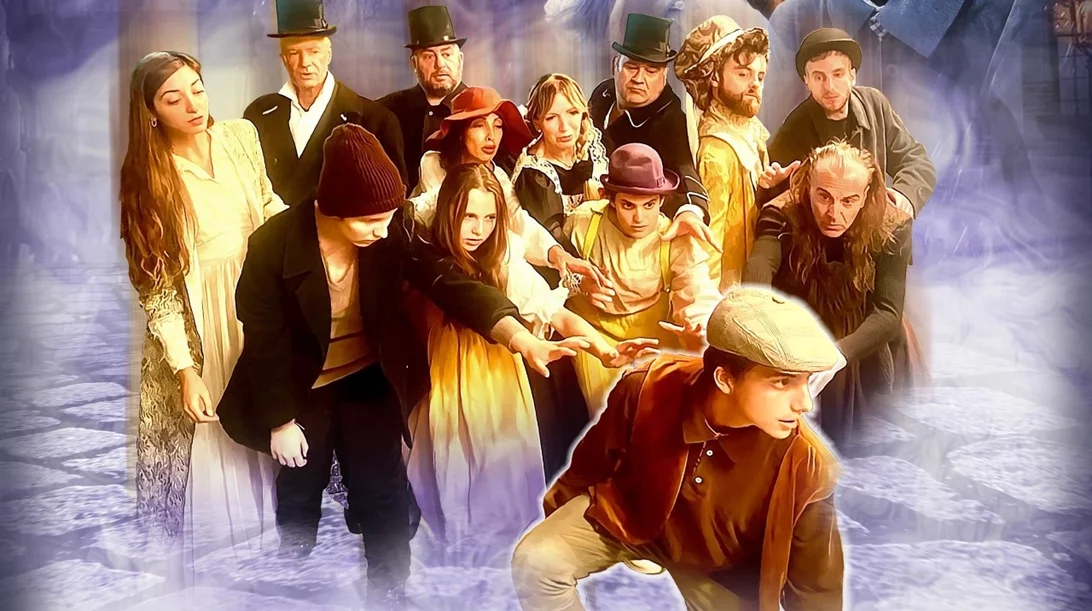 Η Γιούλη Ηλιοπούλου μάς ταξιδεύει στο σύμπαν του Κάρολου Ντίκενς