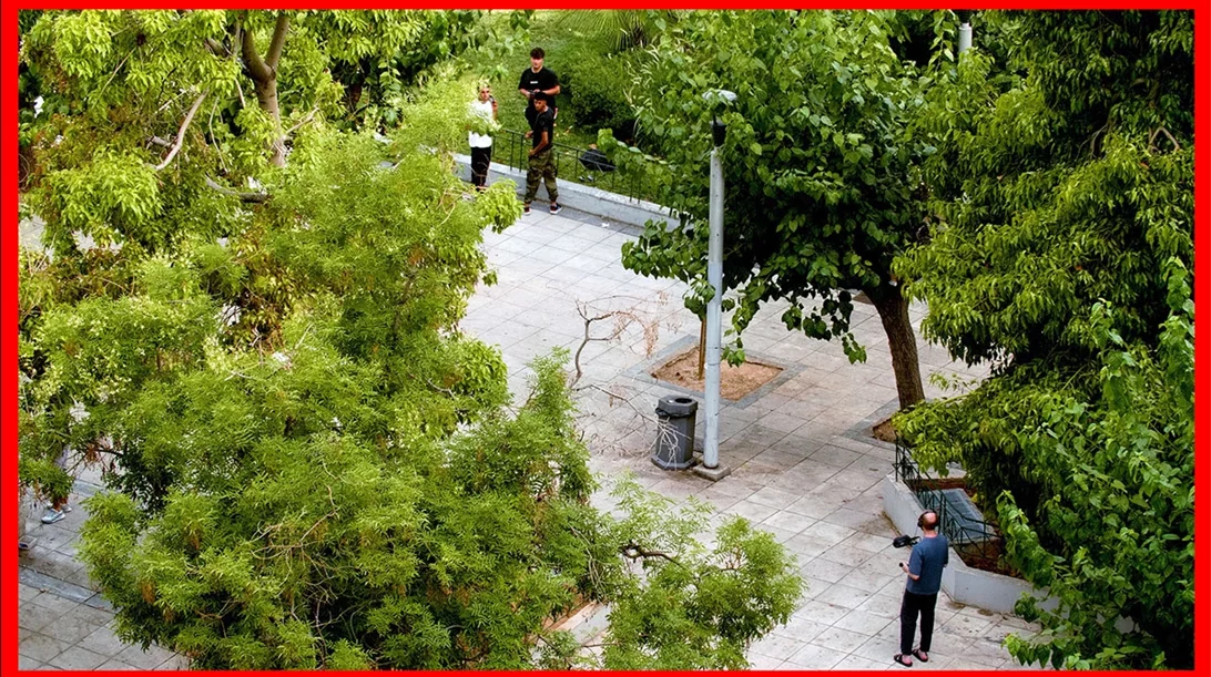 Η περίπλοκη δυναμική της πλατείας Βικτωρίας αποκαλύπτεται σε μια έκθεση