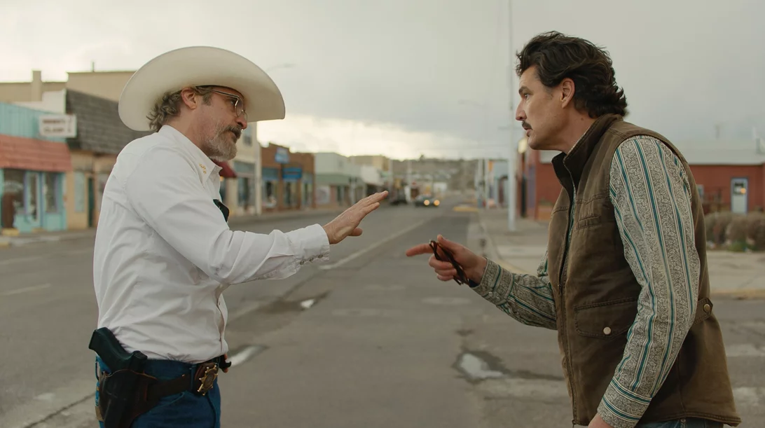 Πέδρο Πασκάλ & Γιόακιν Φίνιξ σε "αρρωστημένη" κόντρα για το "Eddington"