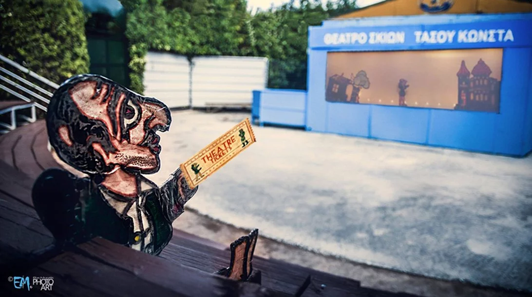 Συνεχίζει μέχρι τέλη Σεπτεμβρίου ο καραγκιοζοπαίκτης Τάσος Κώνστας στο Πάρκο Φλοίσβου