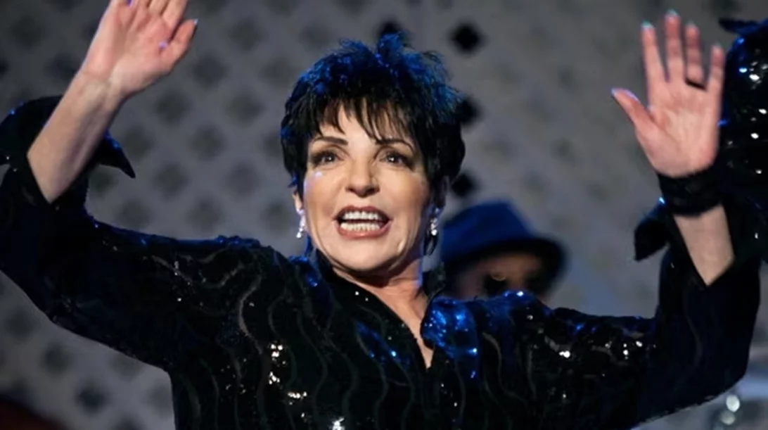 Η Λάιζα Μινέλι θα εκδώσει την αυτοβιογραφία της