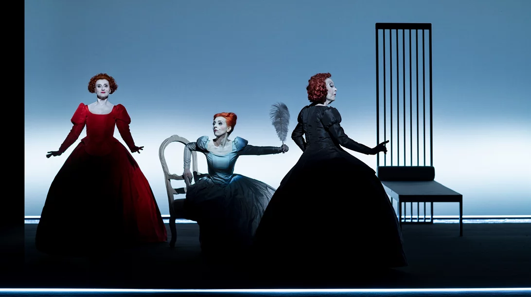 "Τρεις ψηλές γυναίκες": Πρώτες φωτογραφίες από την πολυαναμενόμενη παράσταση του Μπομπ Ουίλσον