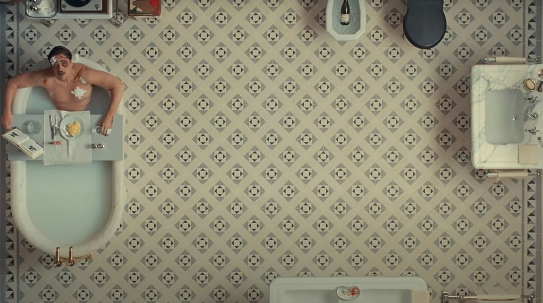 Ο Μπενίσιο ντελ Τόρο τρώει χτυπήματα της ζωής στο τρέιλερ της νέας ταινίας του Γουές Άντερσον