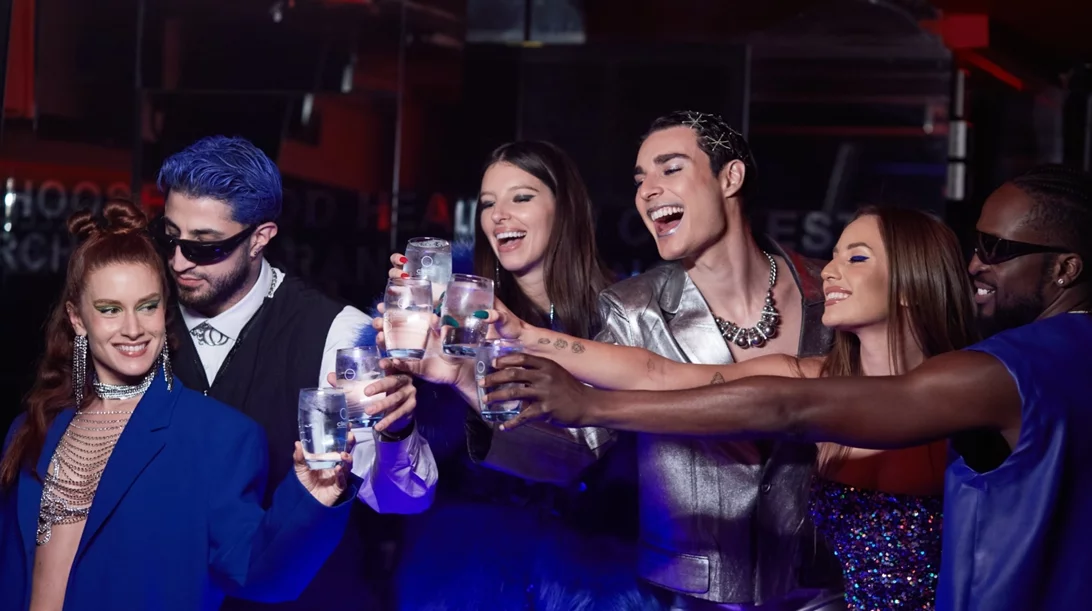 Στις γιορτινές μπάρες της Αθήνας με μια ultra-premium vodka