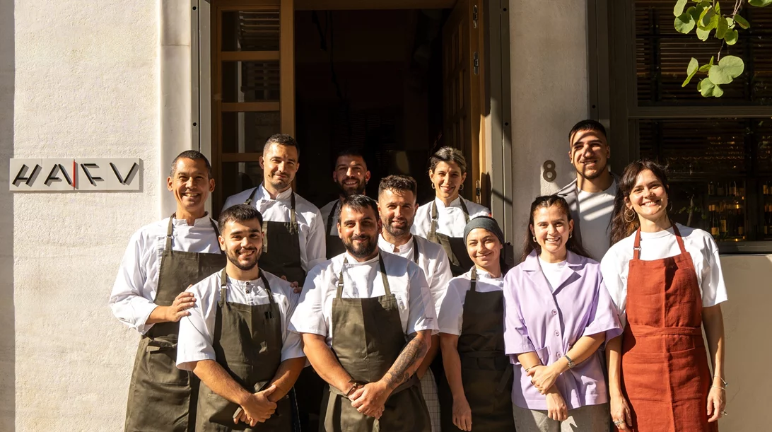 Το Hafu του Σωτήρη Κοντιζά ανοίγει πλέον και το μεσημέρι