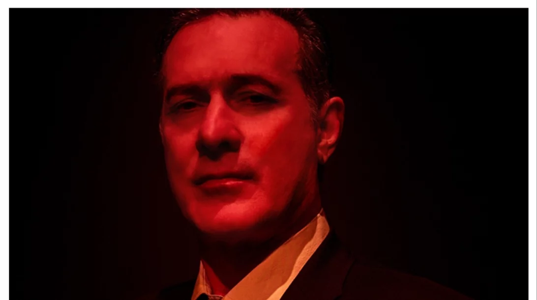 Ο Θανάσης Σαράντος, η 'Αντιγόνη' κι ένας κόσμος με το δίλημμα "ασφάλεια ή ελευθερία"