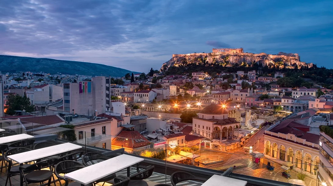 'A for Athens': Μαγική θέα, με ποτά για το μυαλό και την καρδιά