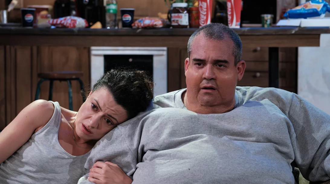 Θεατρική σεζόν 2025-26: Προλάβετε εισιτήρια για επτά παραστάσεις που άνοιξαν ήδη προπώληση