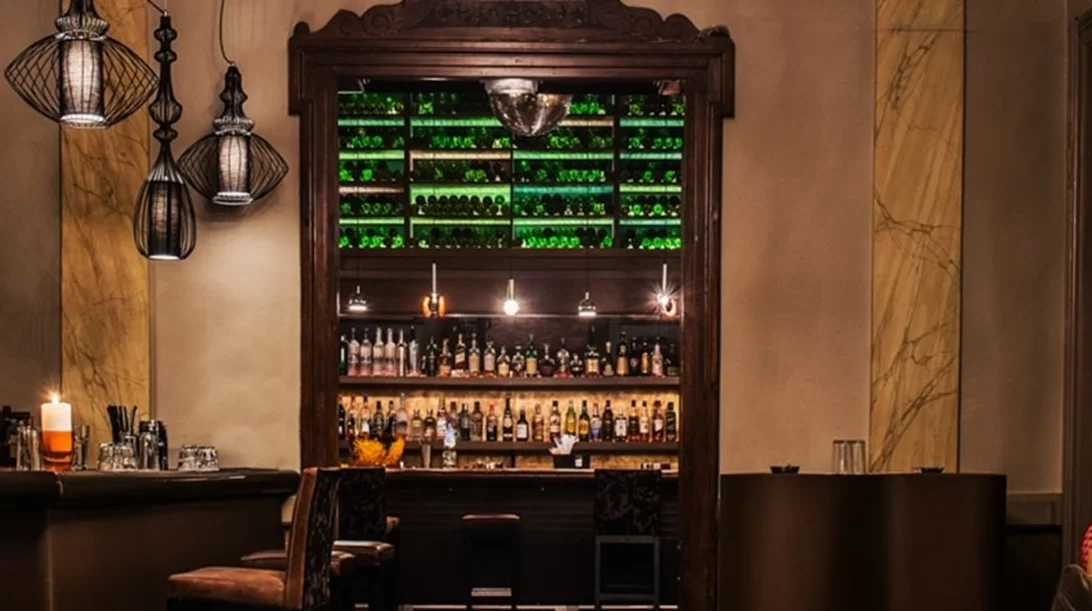 Feathers | The Joy of Giving: Ένα διαφορετικό event στο "Penthouse" του "Balthazar"