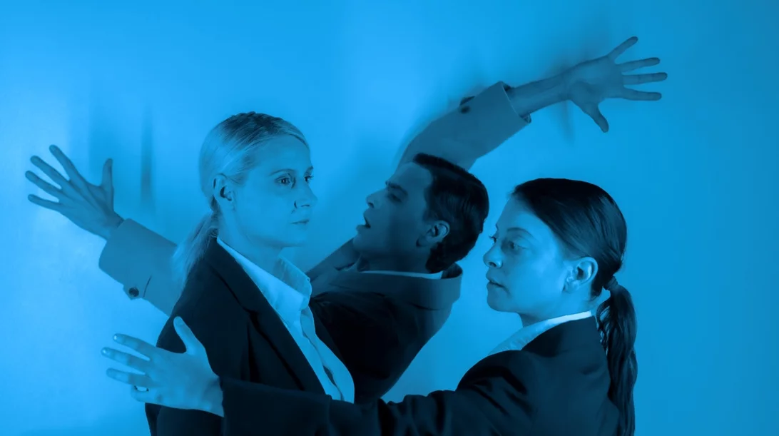 "Καταραμένος κόσμος": Κλιματική αλλαγή και τεχνητή νοημοσύνη στο θρίλερ του Βασίλη Μαυρογεωργίου