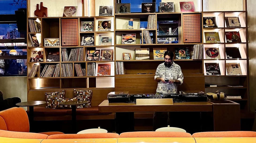 Στου Ψυρρή παίζει ένα από τα πιο urban cool μέρη της Αθήνας