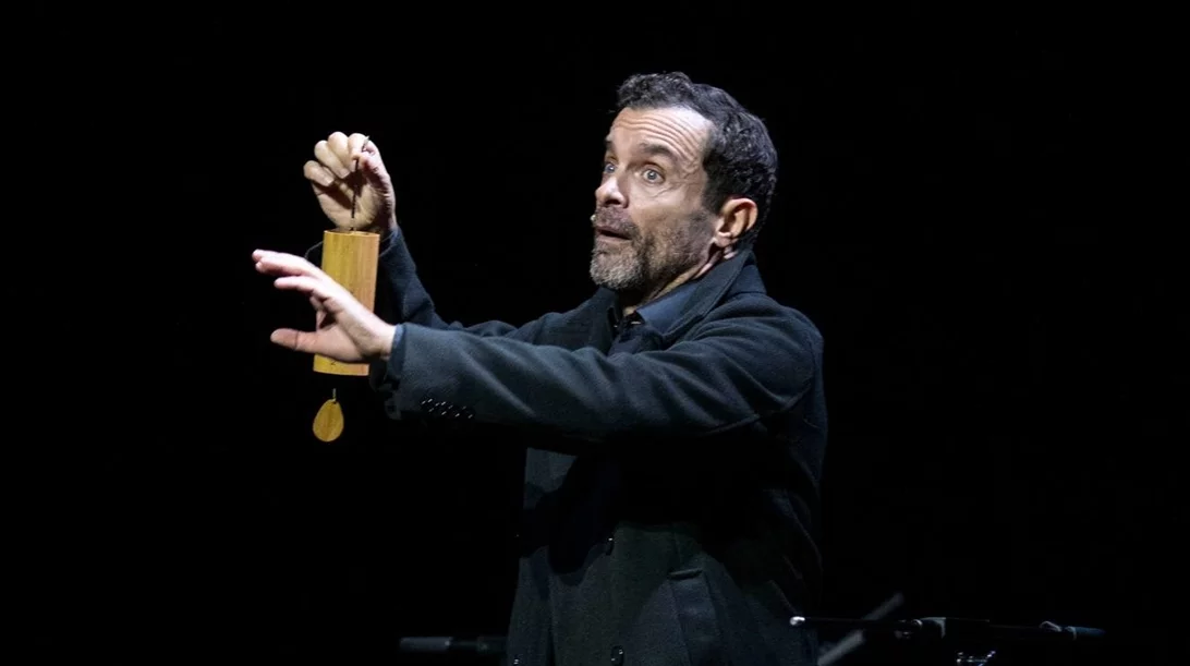 Φεστιβάλ Αθηνών: Ο Κωνσταντίνος Μαρκουλάκης στις πρώτες φωτογραφίες από την πρεμιέρα της "Αγαπημένης του κυρίου Λιν"