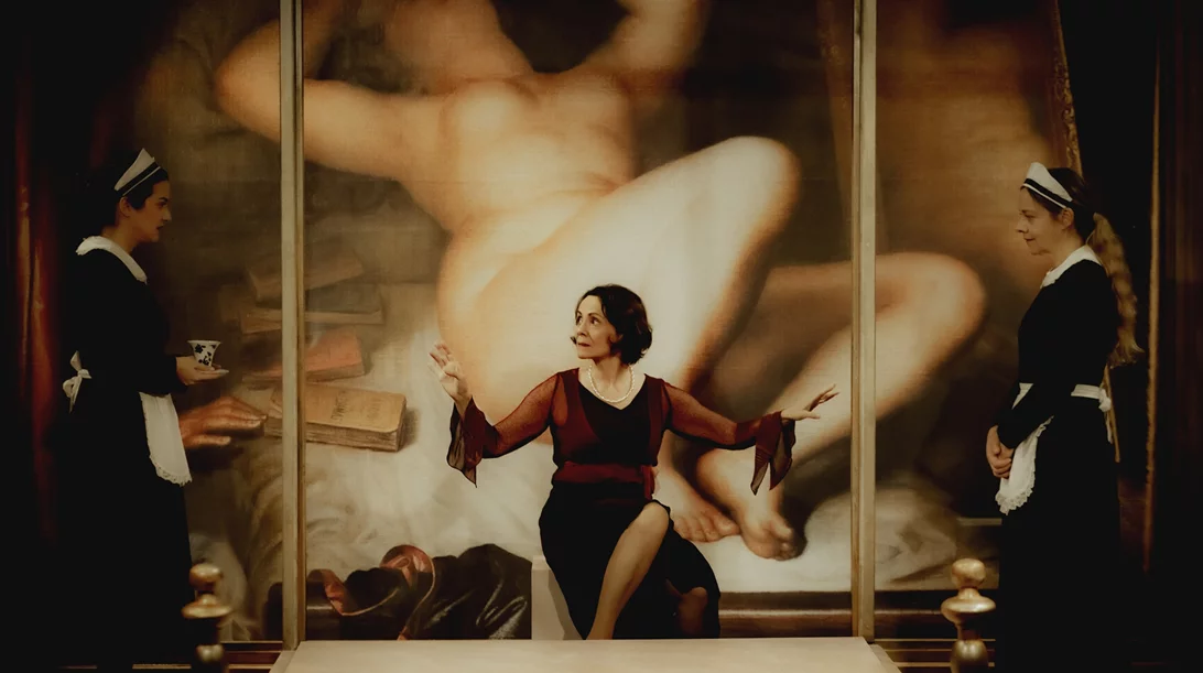 "Οι δούλες": Ένα ατέρμονο "παιχνίδι" ρόλων που αιχμαλωτίζει τον θεατή