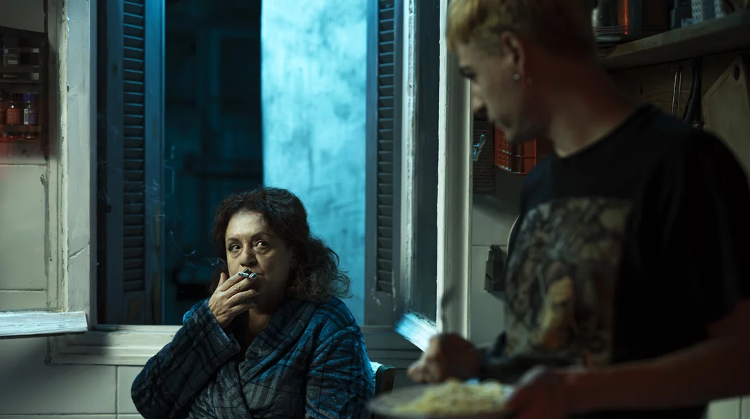 Οι αθόρυβοι αγώνες μιας γυναίκας που αρνείται να σιωπήσει, με πρωταγωνίστρια την Ελένη Κοκκίδου