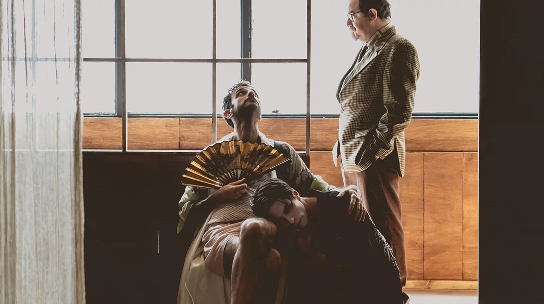 "Μάθε με να φεύγω": Η νέα παράσταση των bijoux de kant πάνω στο ανέκδοτο έργο του Άκη Δήμου