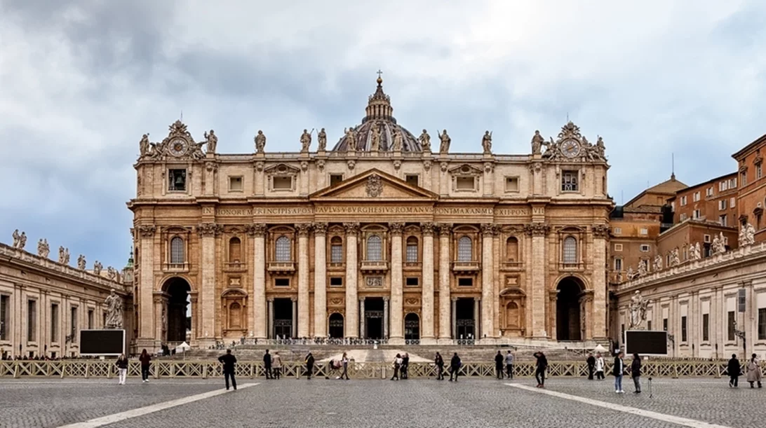 4+1 φορές που ο Πάπας απασχόλησε τη λογοτεχνία