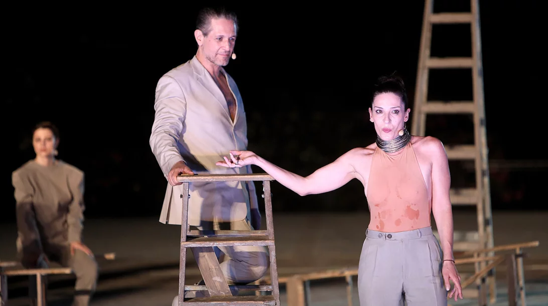 Αιμίλιος Χειλάκης και Αθηνά Μαξίμου στις τελευταίες παραστάσεις της "Μήδειας" του Ευριπίδη