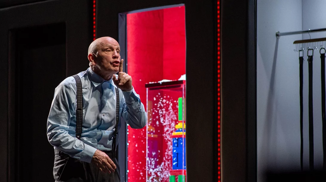 Ο Τζον Μάλκοβιτς στη Στέγη σε σκηνοθεσία Τιμοφέι Κουλιάμπιν