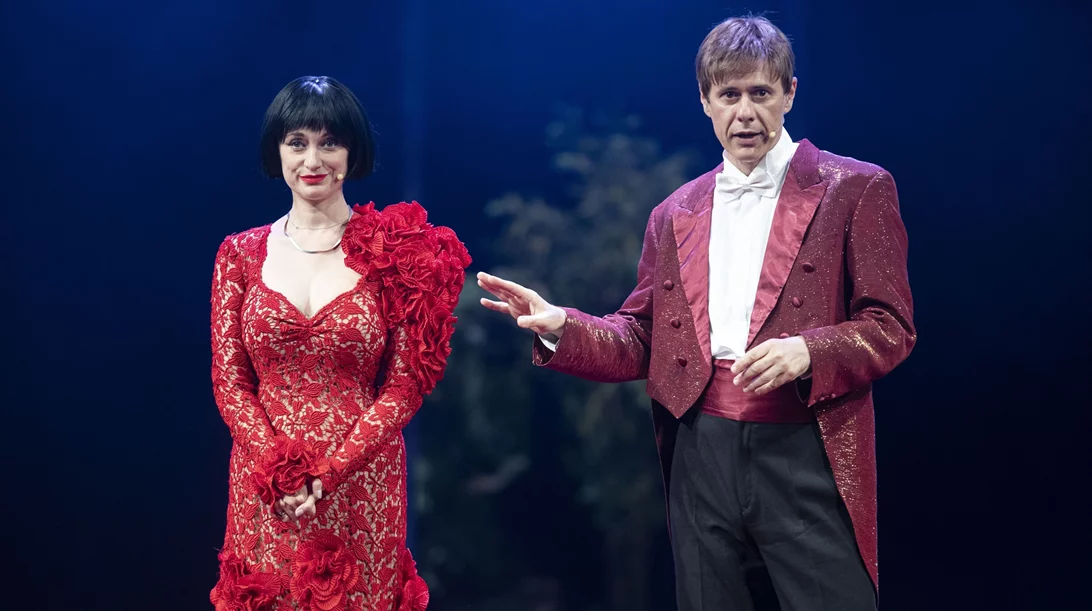 "Άτλας της δεκαετίας του 2000": Νέες φωτογραφίες και μια ενδιαφέρουσα συζήτηση για την παράσταση του Παντελή Φλατσούση