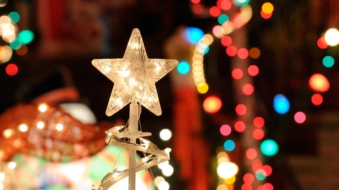 Το χριστουγεννιάτικο δέντρο του δήμου Νίκαιας- Αγ. Ι. Ρέντη ανάβει με Lila και jazz