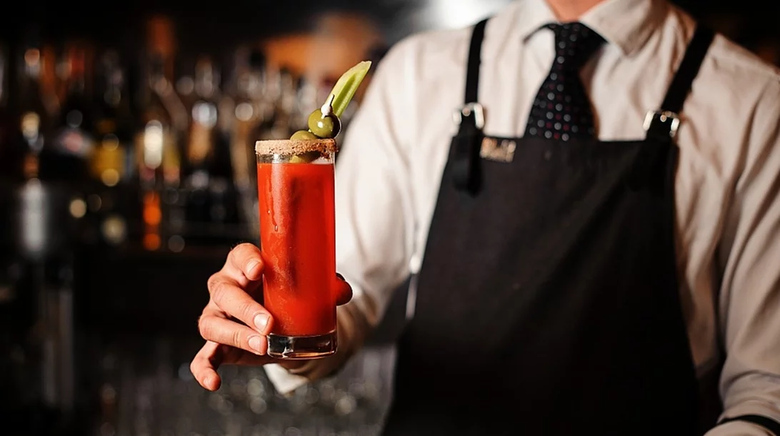 Bloody Mary και το βράδυ στα μπαρ της Αθήνας