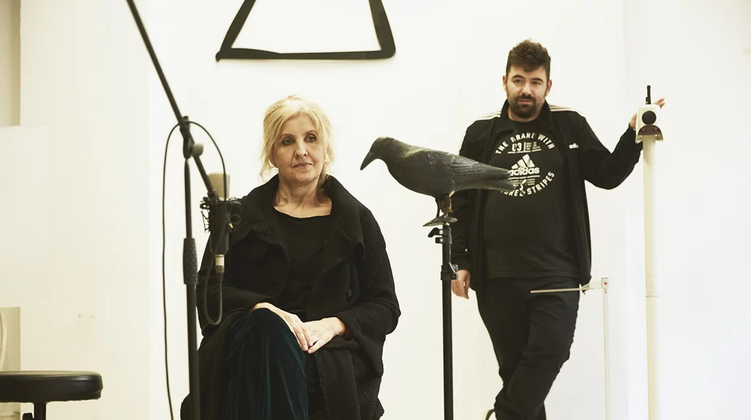 Η Ελένη Ζιώγα μπαίνει στον συναρπαστικό κόσμο της ενήλικης "Αλίκης"