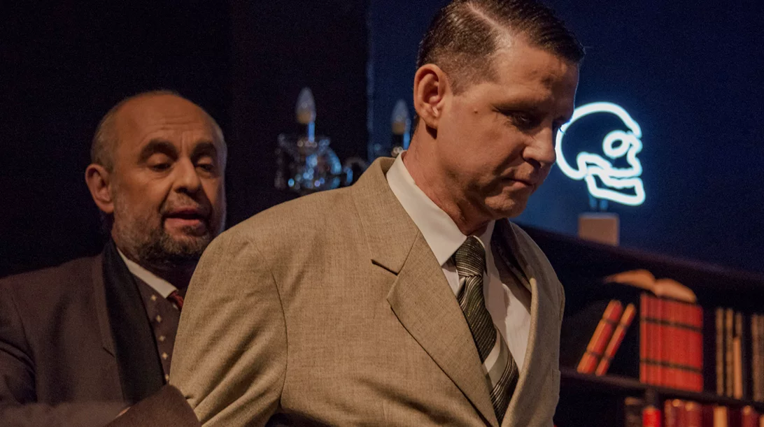 "Σλουθ": Όσα δεν ξέρουμε για το κορυφαίο ψυχολογικό θρίλερ που παίζεται στο Από Μηχανής