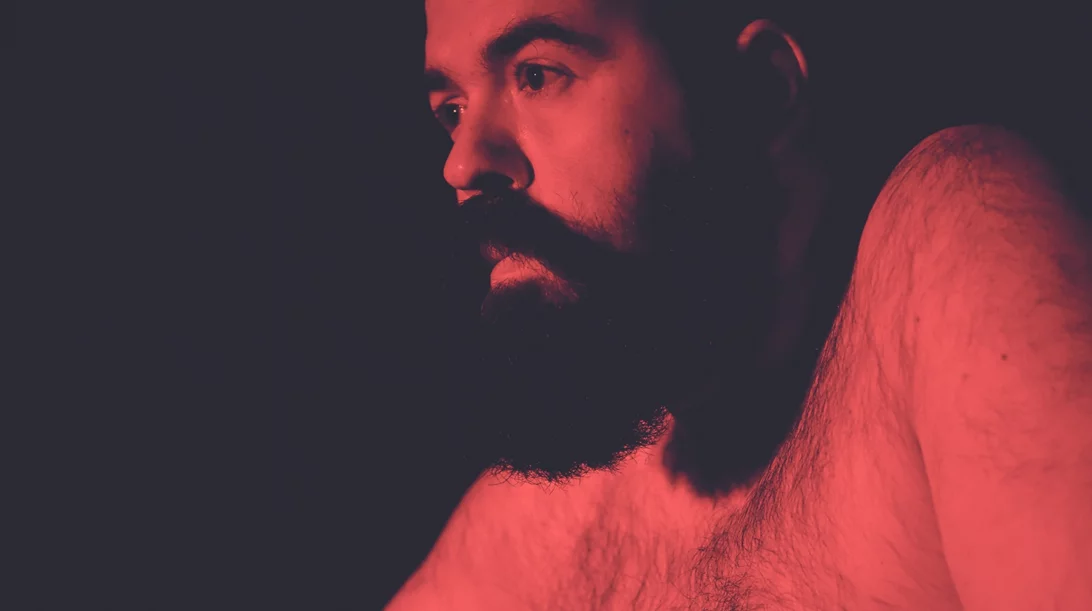 Updated | "Κήτος": Ο ανέκδοτος μονόλογος του Βαγγέλη Ρωμνιού στο Θέατρο Τέχνης