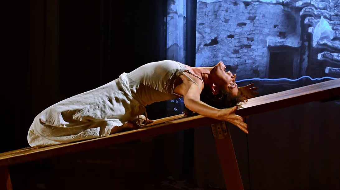 Ειρήνη Δράκου, πώς ο Αγγελόπουλος, ο Άμλετ κι η Ηλέκτρα χωρούν σε μία παράσταση;