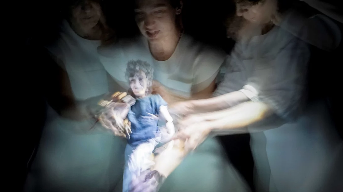 H πραγματικότητα της "Εφημερίας" σε μια παράσταση κουκλοθεάτρου για ενήλικες