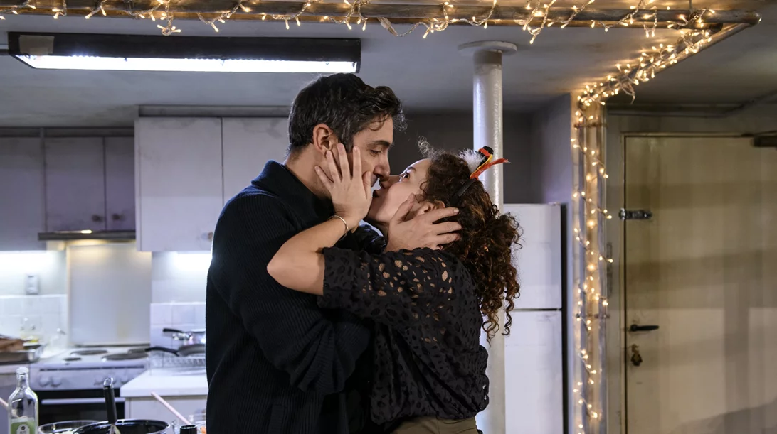 Το "The Humans" συνεχίζεται με μεγάλη επιτυχία και προσθέτει επιπλέον εορταστικές παραστάσεις