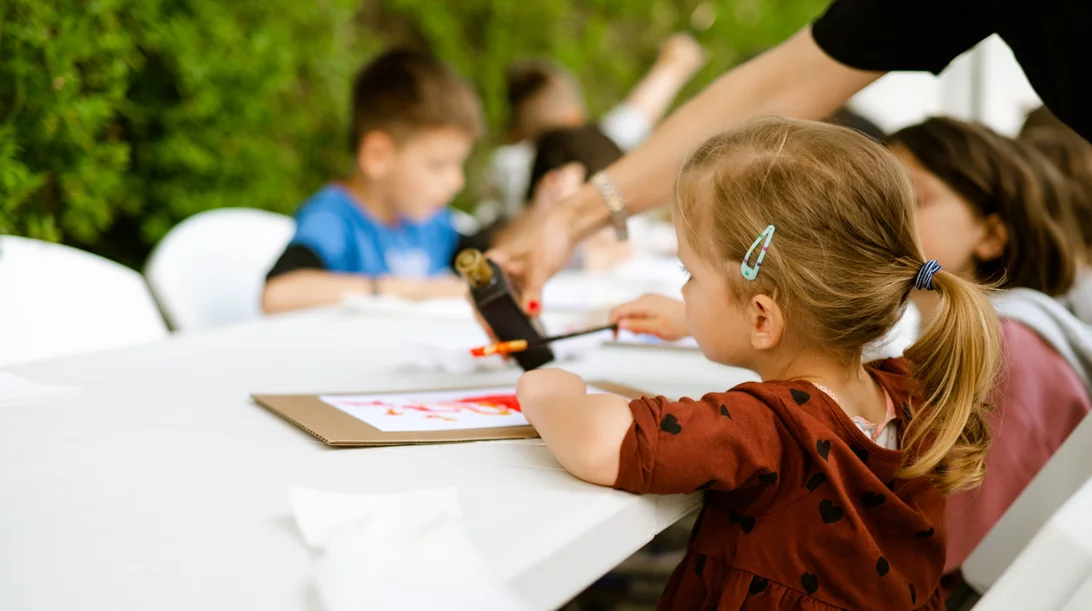 Ανακαλύψτε τα εκπαιδευτικά προγράμματα του Ιδρύματος Takis