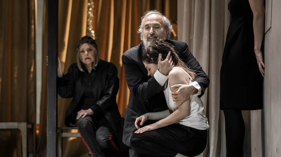 Πρώτες φωτογραφίες από το "Ρωμαίος και Ιουλιέτα" στο Εθνικό