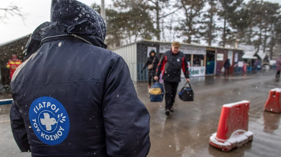 Μια έκθεση φωτογραφίας αφηγείται την αποστολή των Γιατρών του Κόσμου στην Ουκρανία