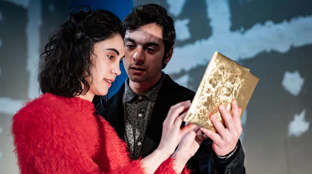 "Έντα Γκάμπλερ": Φωτογραφίες από την παράσταση του Δημήτρη Καραντζά στο Προσκήνιο