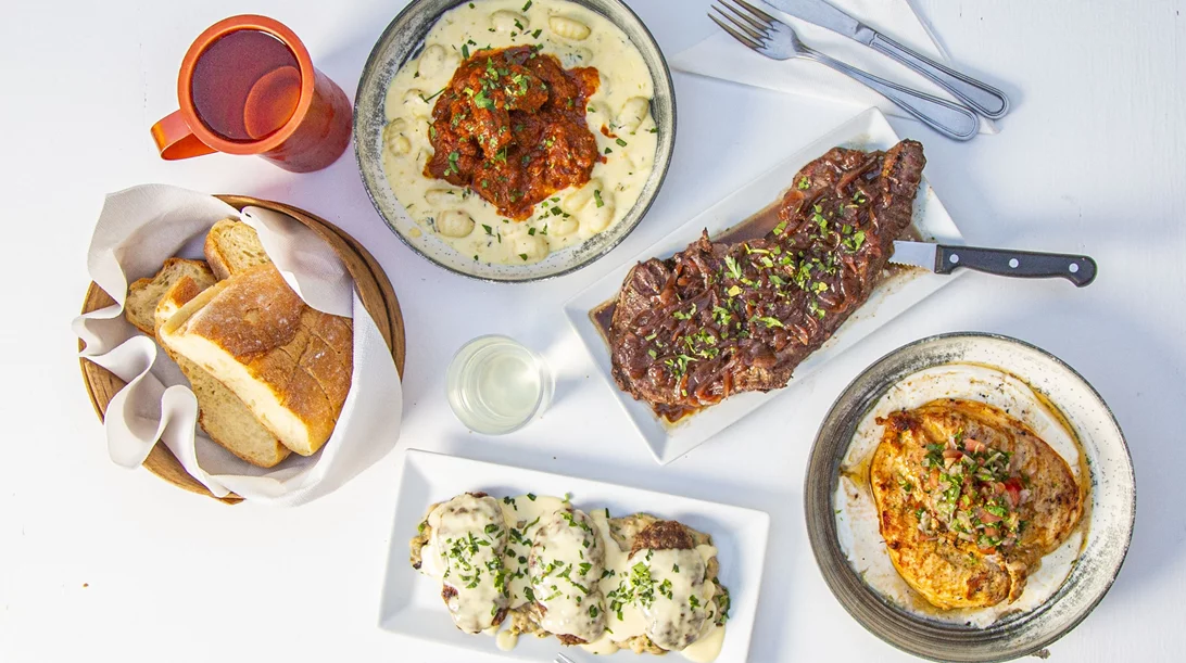 Σε αυτή την αυλή του Αιγάλεω ξέρουν τα πάντα για τον μεζέ