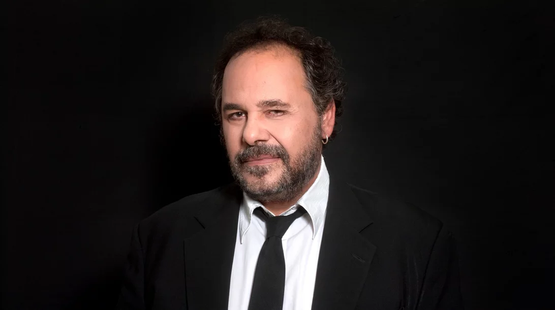 "ΕΚΚΛΗΣΙάΖΟΥΣΕΣ…Αρ Μπακ… " του Αλέξανδρου Ρήγα σε περιοδεία