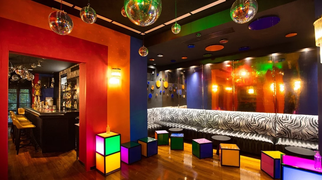 Μια νέα ντισκοτέκ στραφταλίζει στο Κολωνάκι