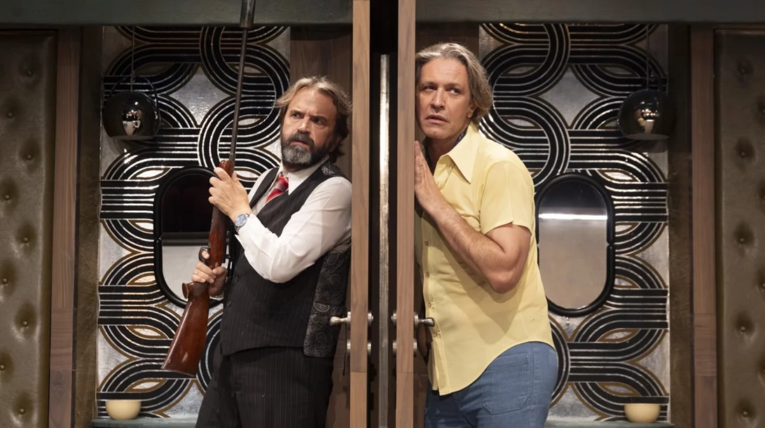 Το "Μη σου τύχει...!" με τον Αιμίλιο Χειλάκη γιορτάζει τις 300 παραστάσεις του