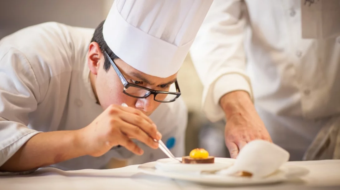 Στην Costa Navarino, για μία κορυφαία εμπειρία φαγητού και μαγειρικής