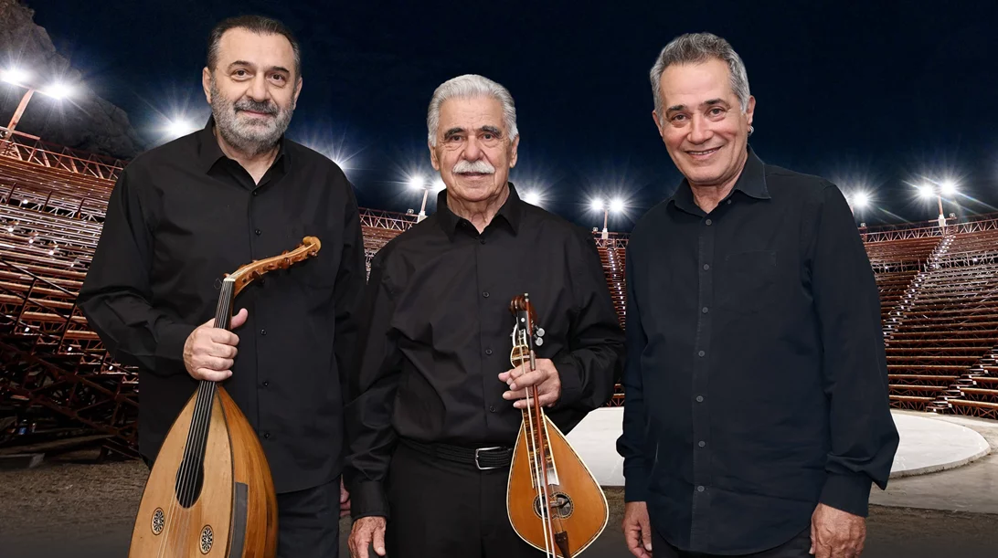 Ο Βασίλης Σκουλάς σε μια μεγάλη συναυλία στον Λυκαβηττό